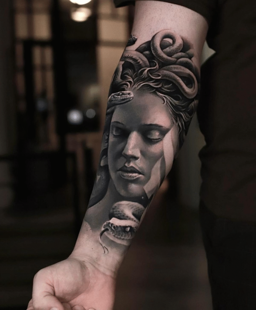 tatuajes de medusa en el brazo tatuajes de medusa en el brazo
