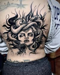 tatuajes de medusa en la espalda tatuajes de medusa en la espalda